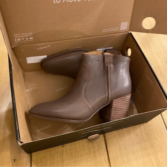 Vionic Women's Brown Leather Ankle Boots Regan New 6 1/2 - Picture 1 of 8